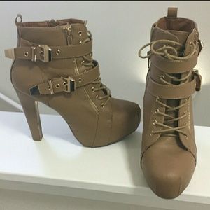 Super cute ankle boots.